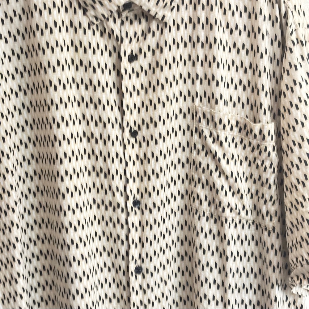 Patterned Button-Up Shirt - Picture 4 of 6